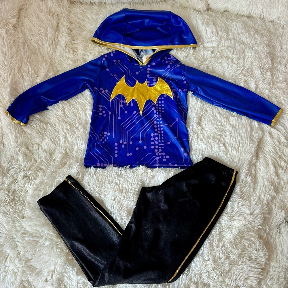 DC SUPER HERO GIRLS Batgirl Purple Black Halloween Costume Girls Medium Hooded